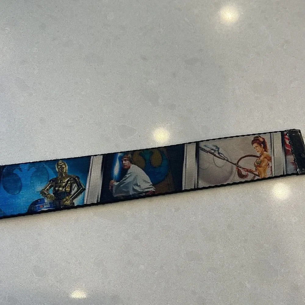 Star Wars belt with removable belt buckle. 1.5 wide belt . Works great.